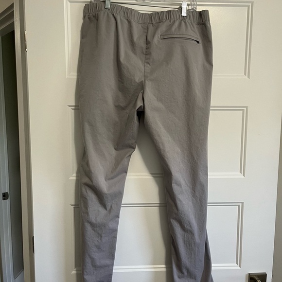Copper & Oak Elastic File Tech Jogger Pants for Men in Light Grey - Picture 4 of 6